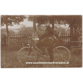k.k. Gendarm auf Fahrrad mit Säbel